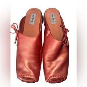 Clarks Women's metallic salmon pink Mules